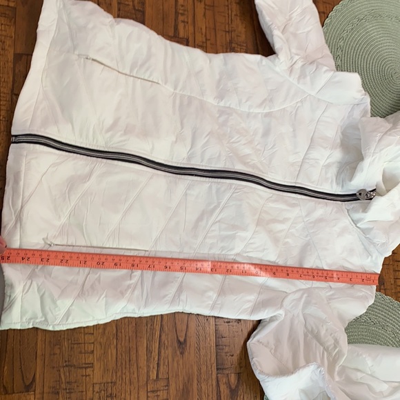 Soft & light hooded white quilted packable jacket - Picture 7 of 9